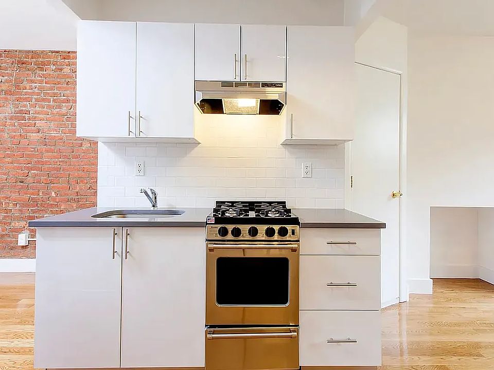 2nd image of 209 E 4th St APT 2