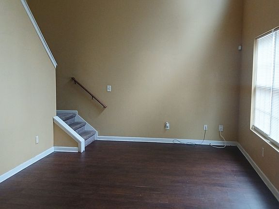 4th image of 190 Fieldview Ln