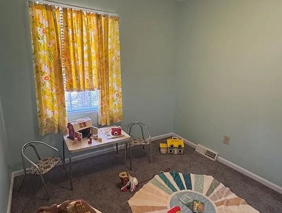 3rd image of 303 Robin Dr