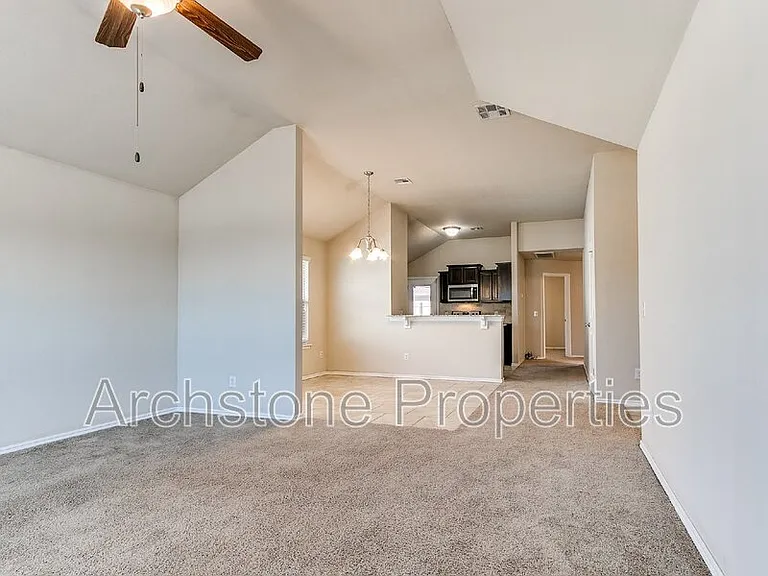 19704 Taggert Dr — Photo 5