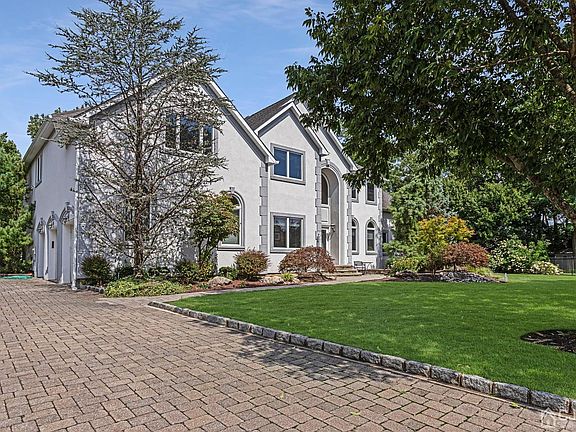 3rd image of 41 Buckingham Dr