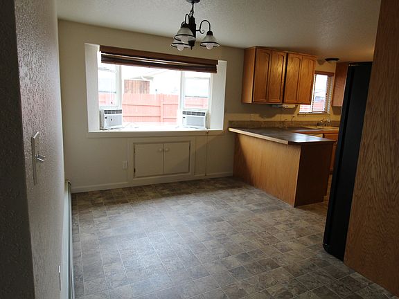 Dining room with bay window