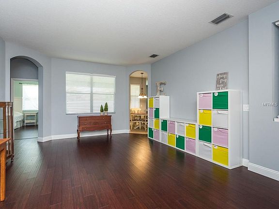 3rd image of 824 Meadow Glade Dr