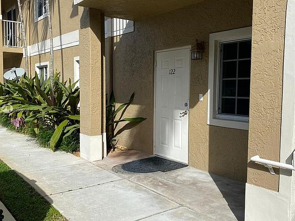 3rd image of 911 W Hillcrest Ct #2