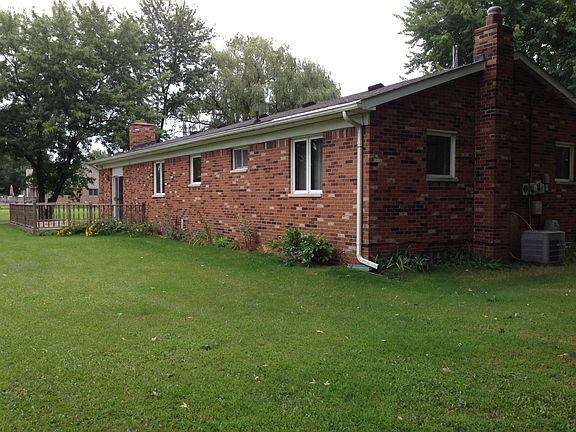 3rd image of 13775 Lloyd Dr