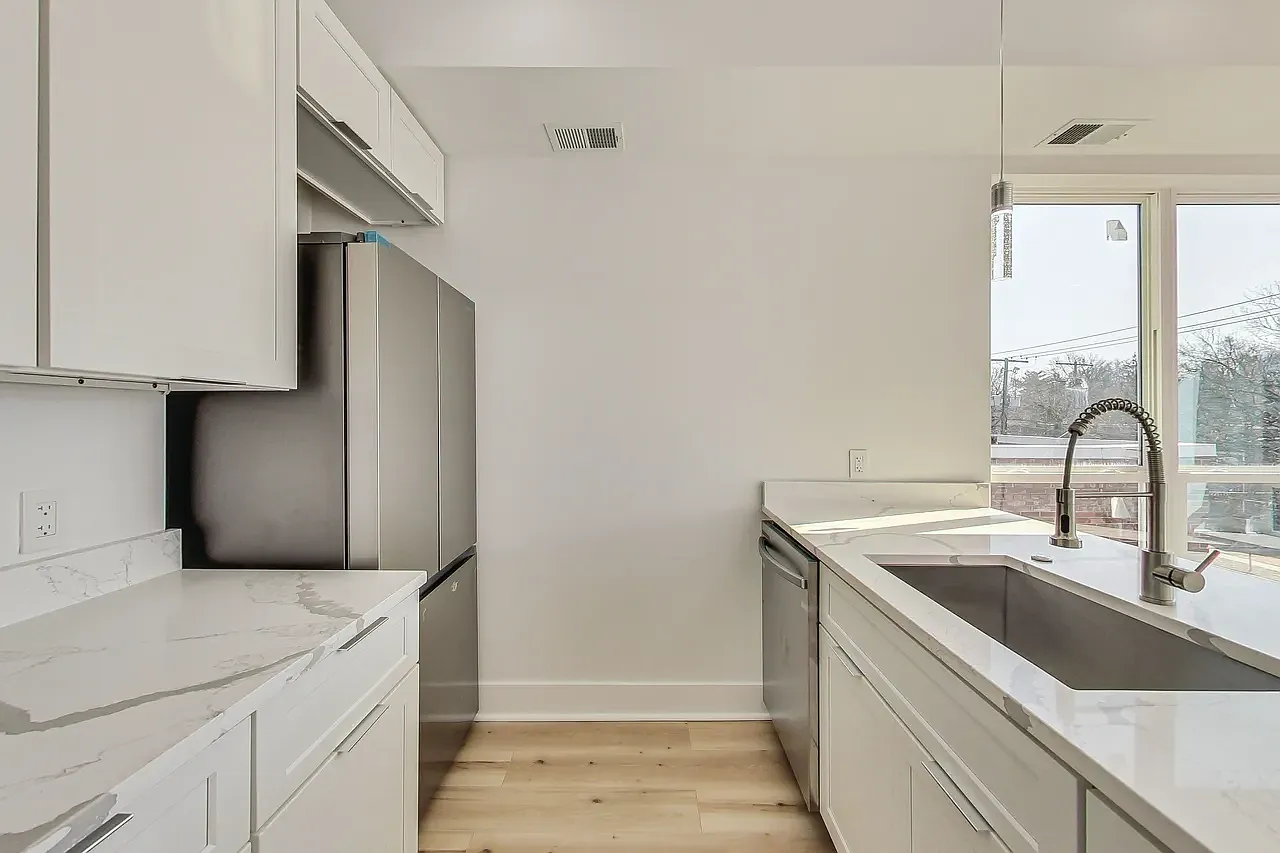 2 bed, 830 sqft, $2,500 — Photo 3