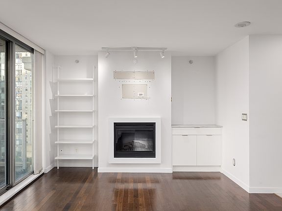 2nd image of 1225 Richards St #1202
