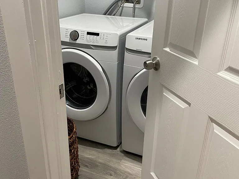 Mud room with washer and dryer provided