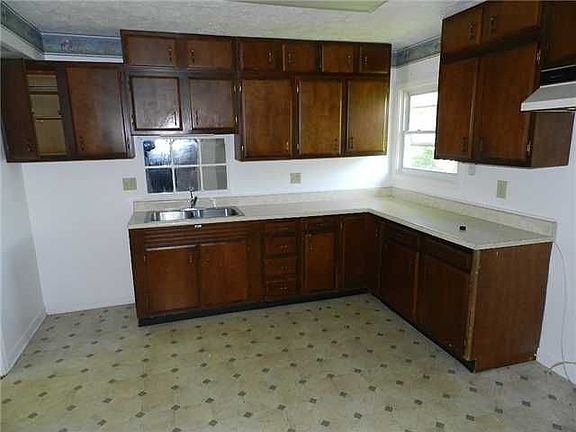 4th image of 3229 Welch Dr
