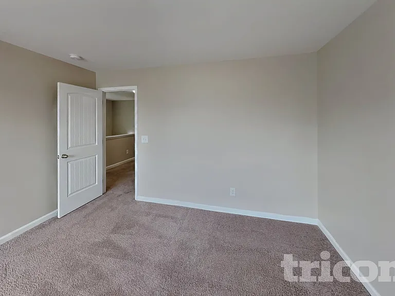 925 Beverly Ct — Photo 12