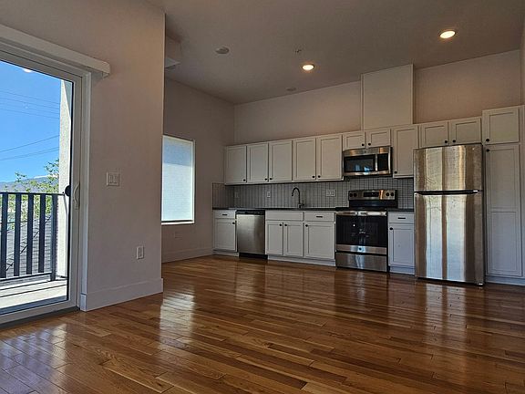 3rd image of 602 Kuenzli St #33
