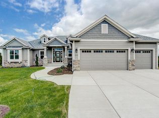 1631 Fox River, Mukwonago, WI 53149