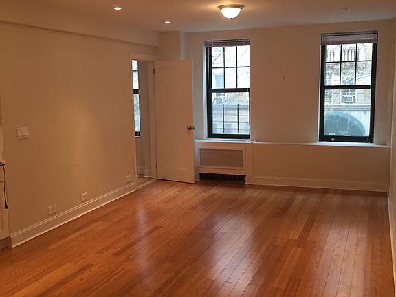 3rd image of 150 W 82nd St APT 2D
