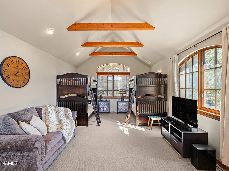 1704 E Trade Winds Ct — Photo 30