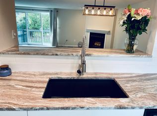 15 Avon Dale Rd, Cromwell, CT 06416