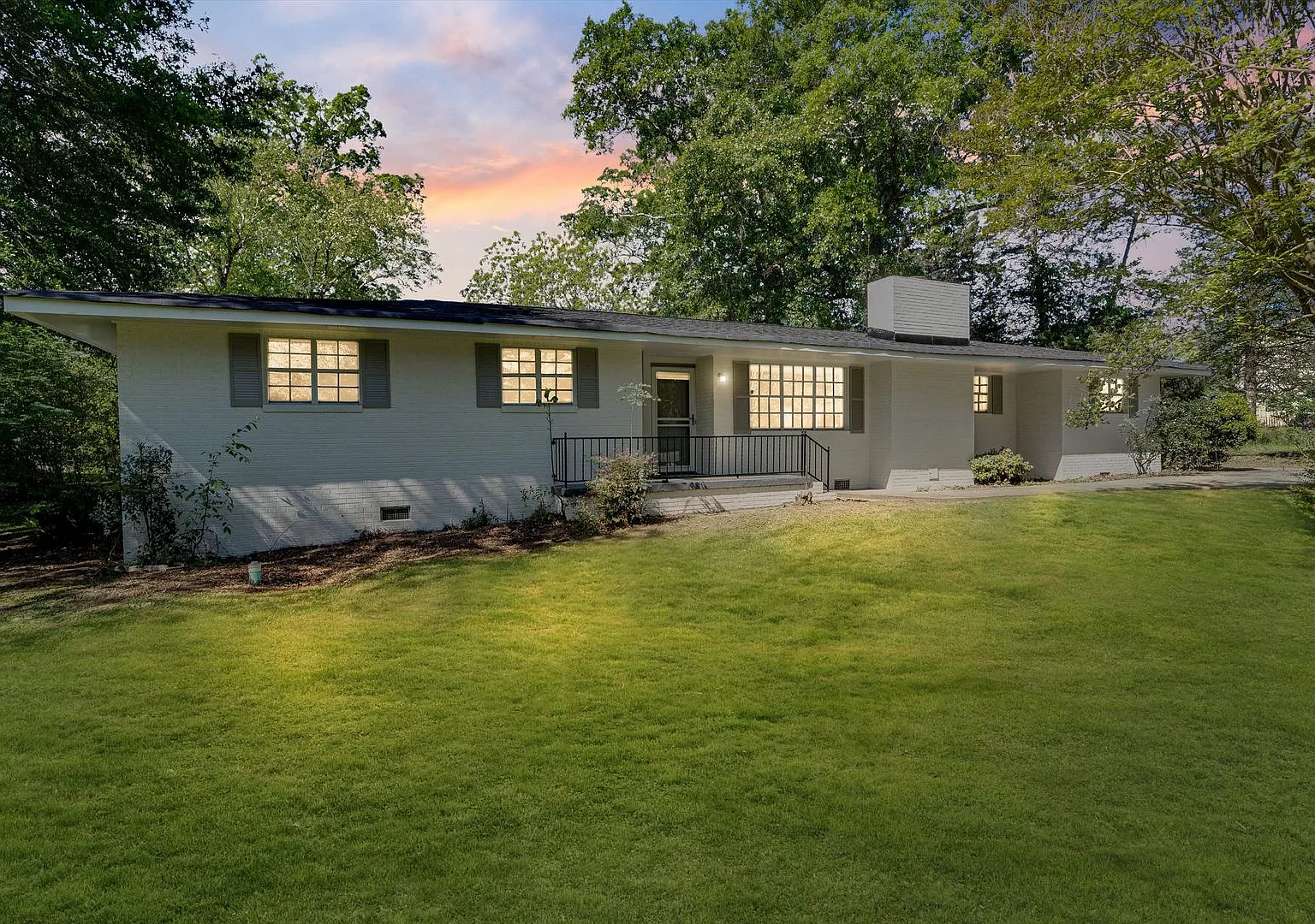 Coming soon! Remodeled 4/ 2 Home for Rent — Photo 1