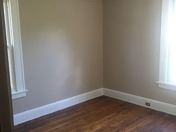 Bedroom w/ Hardwood Floor and ceiling fan