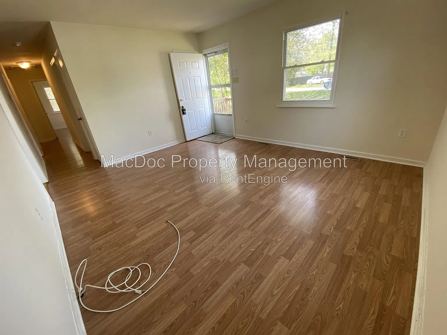 3 bed, 1.5 bath, 1030 sqft, $1,795 — Photo 2