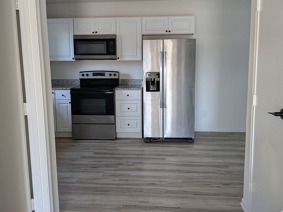 1st image of 3910 Overland Cir