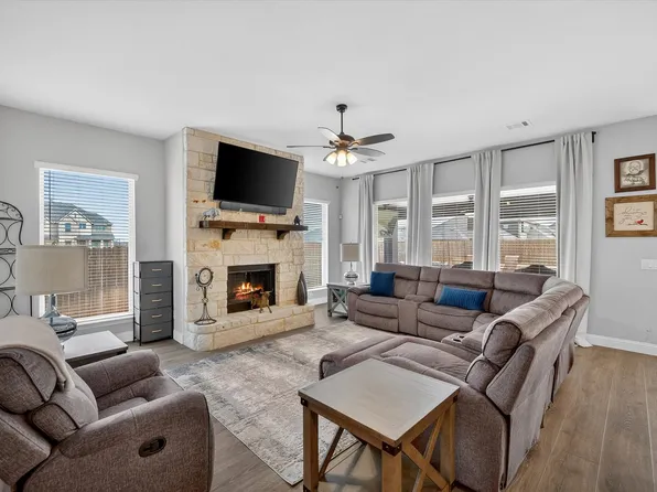 644 Winters Dr, Waxahachie, TX 75165