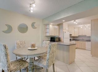 390 Golfview Rd APT B, North Palm Beach, FL 33408