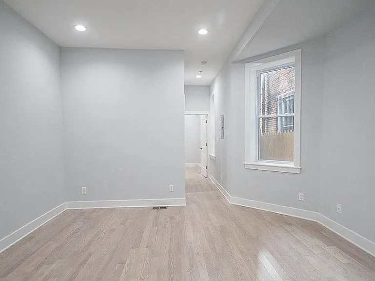 2808 W Oxford — Photo 35