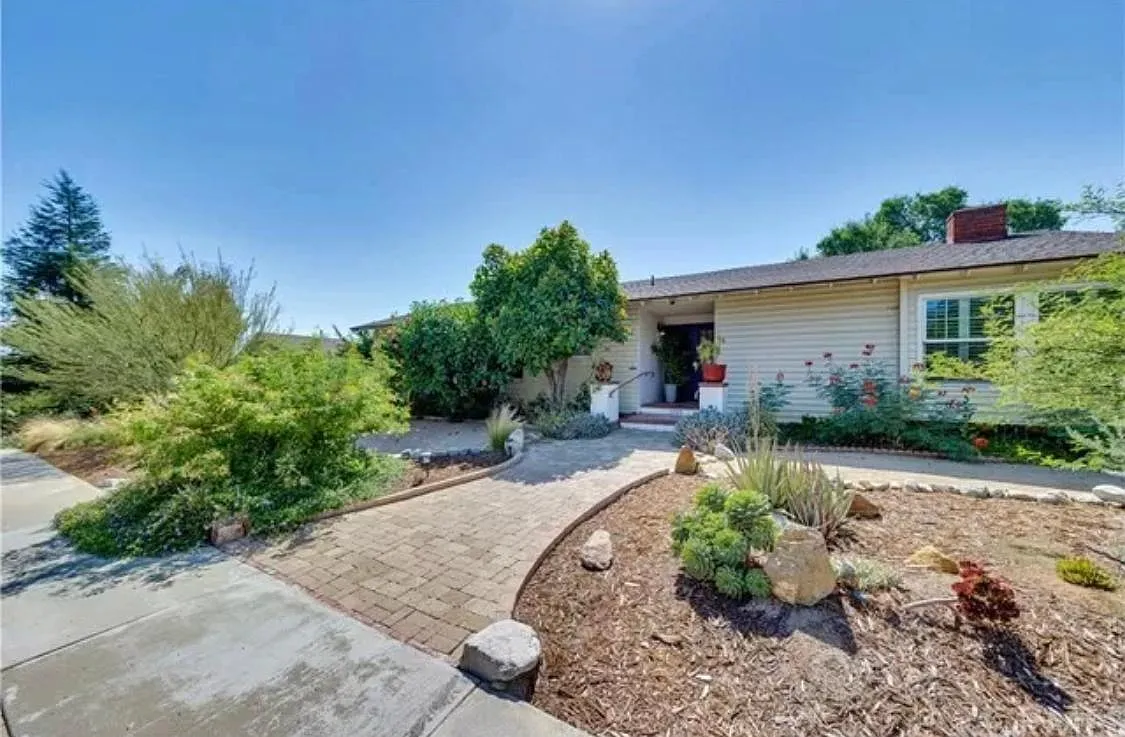 4 bed, 2100 sqft, $4,200 — Photo 1