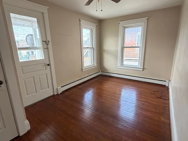 1432 Monroe St — Photo 9