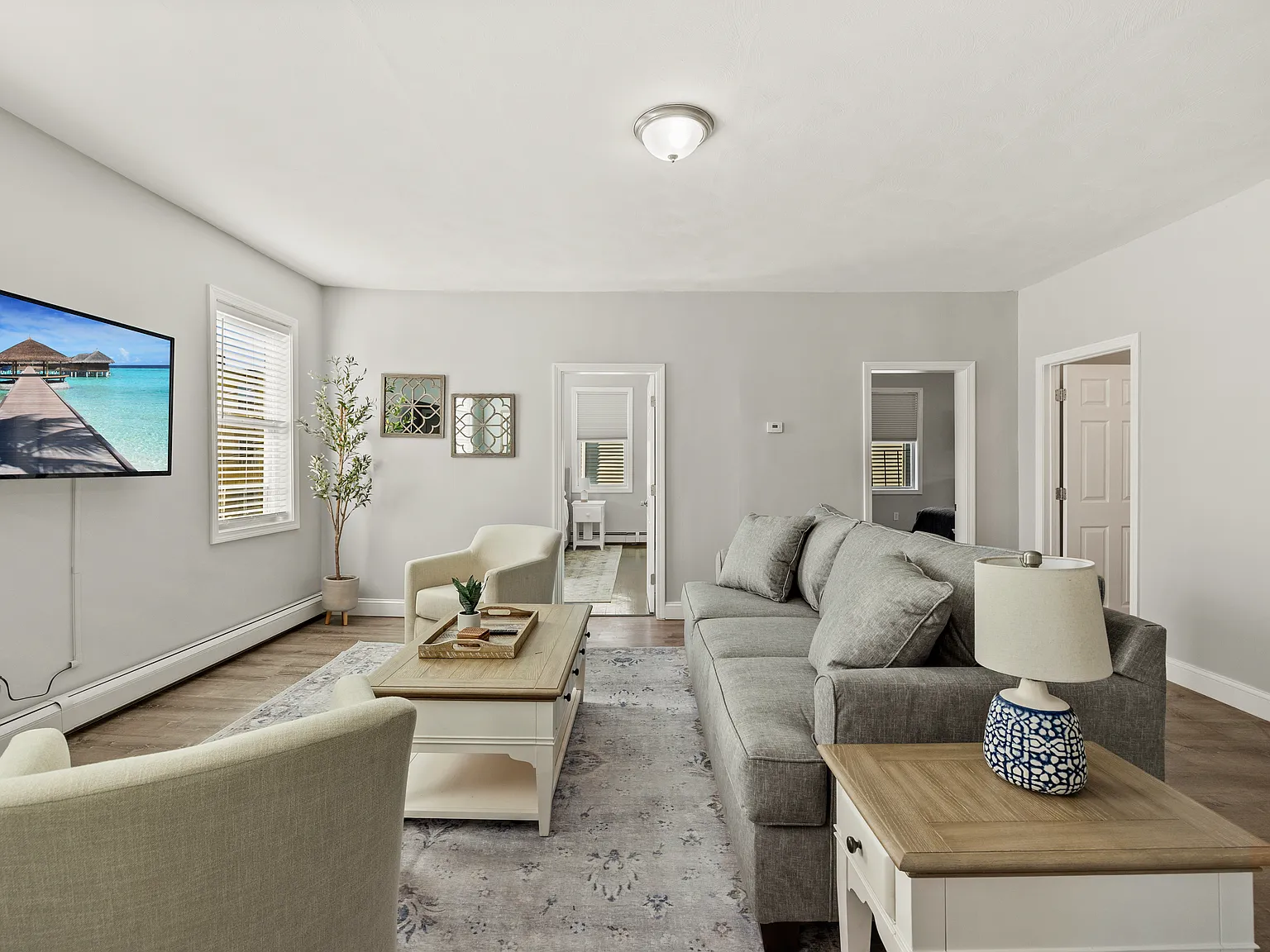 3 bed, 1300 sqft, $3,300 — Photo 2