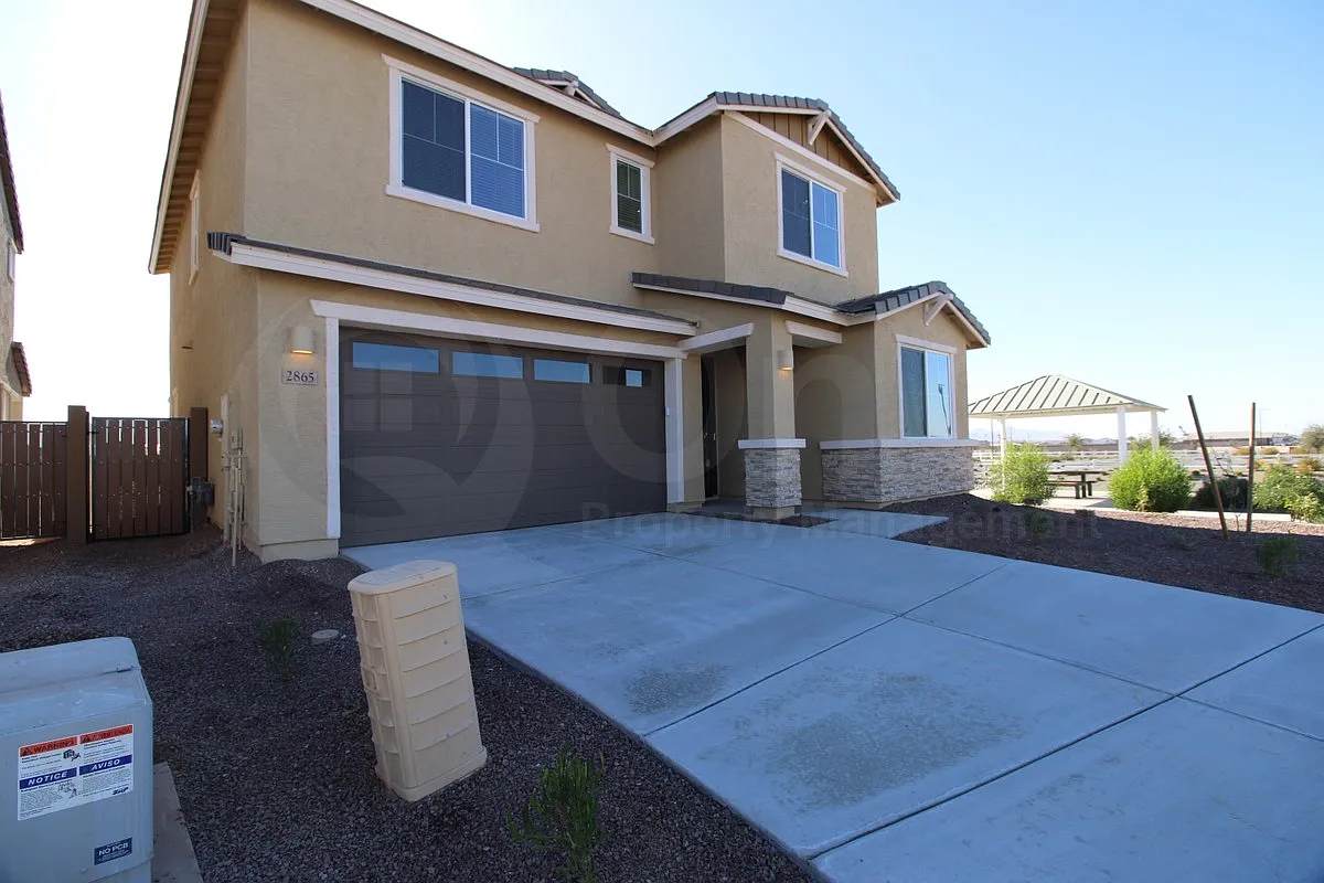 4 bed, 3.0 bath, 2550 sqft, $2,395 — Photo 2