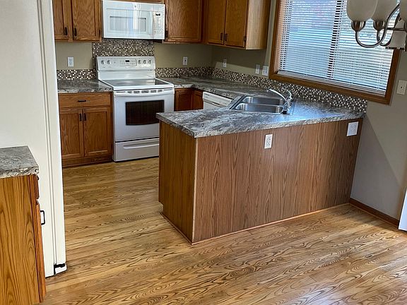 2nd image of 4533 Brookmeadow Ct SE