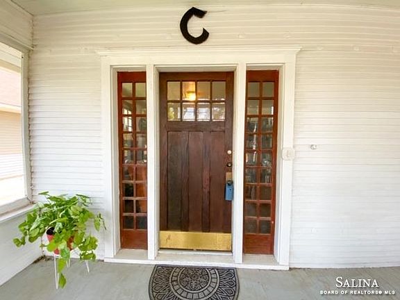 2nd image of 618 W Elm St