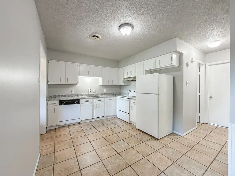 2802 Grinnell Ave — Photo 4