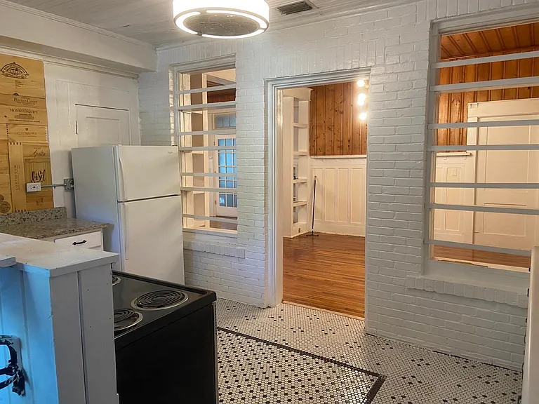 616 W Azeele St #1 — Photo 8