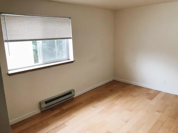 12327 Roosevelt Way NE, Seattle, WA