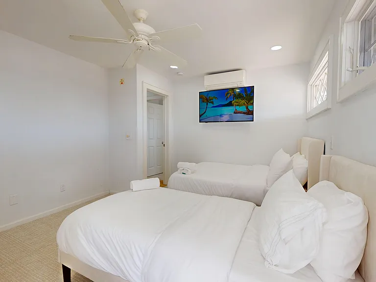 750 Dune Rd — Photo 34