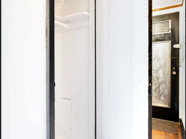 320 East 42nd Street image 3 of 11