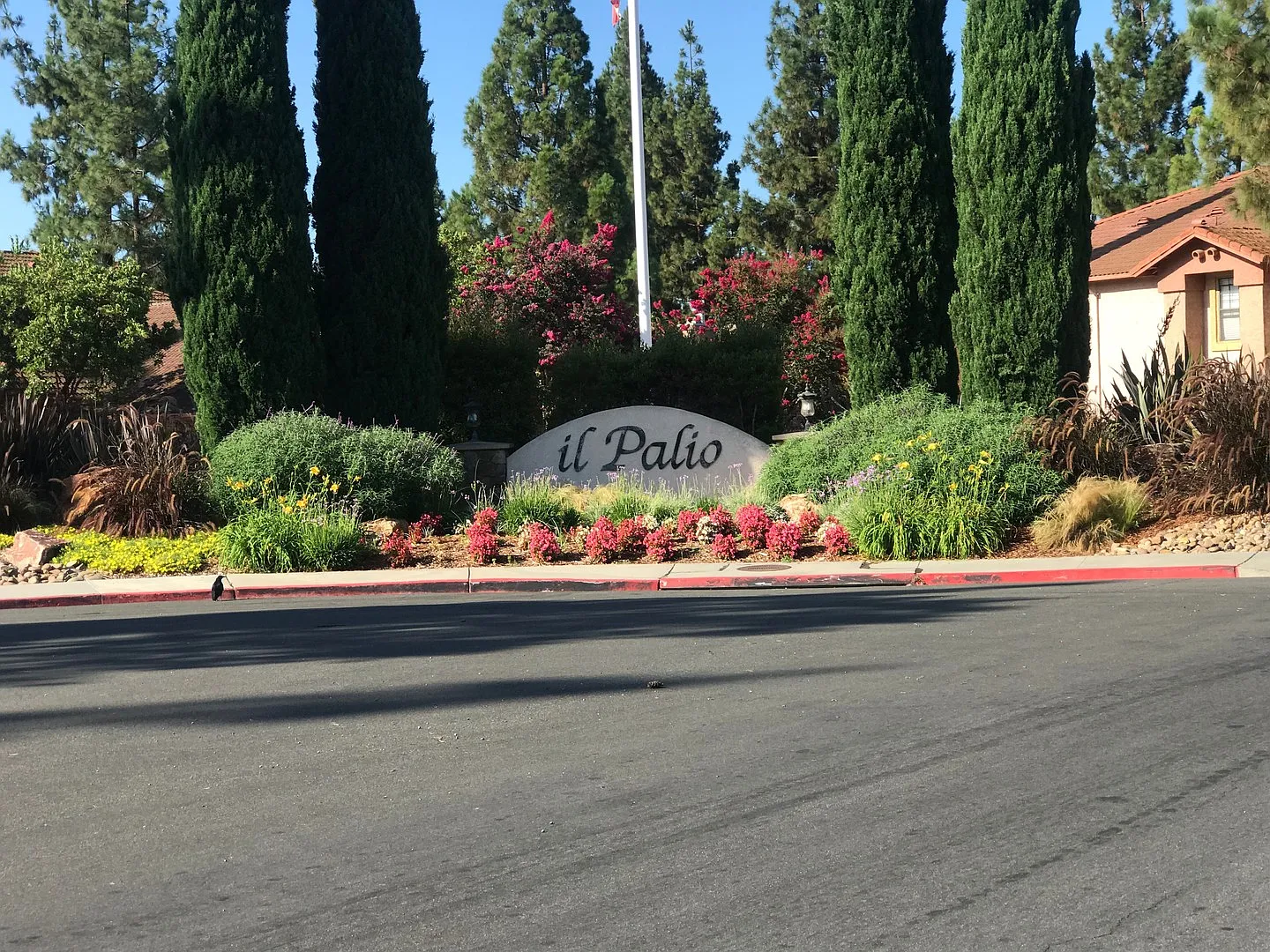 1/2 Mile to Good Schools, Pool/Spa/Sauna, Close to Freeways — Photo 1