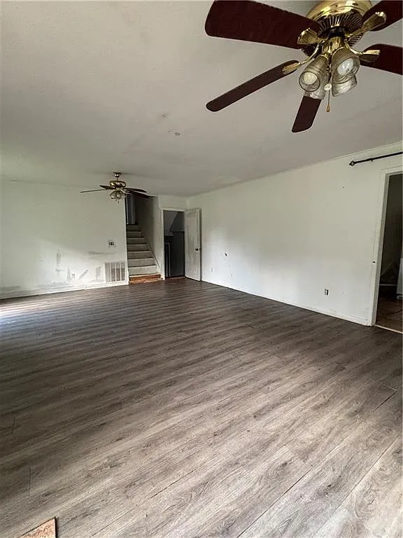 3 bed, 2.0 bath, 2104 sqft, $1,800 — Photo 2