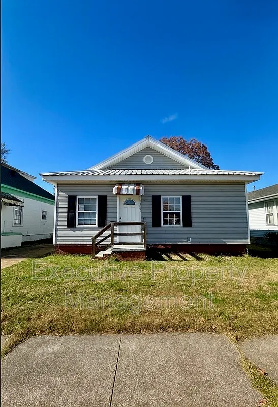 5 bed, 3.0 bath, 2160 sqft, $1,350 — Photo 1