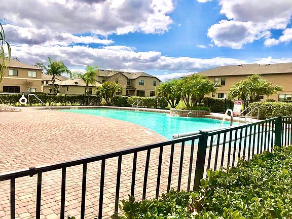 3rd image of 2426 7 Oaks Dr