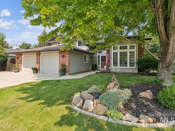 3rd image of 4832 N Fieldcrest Pl