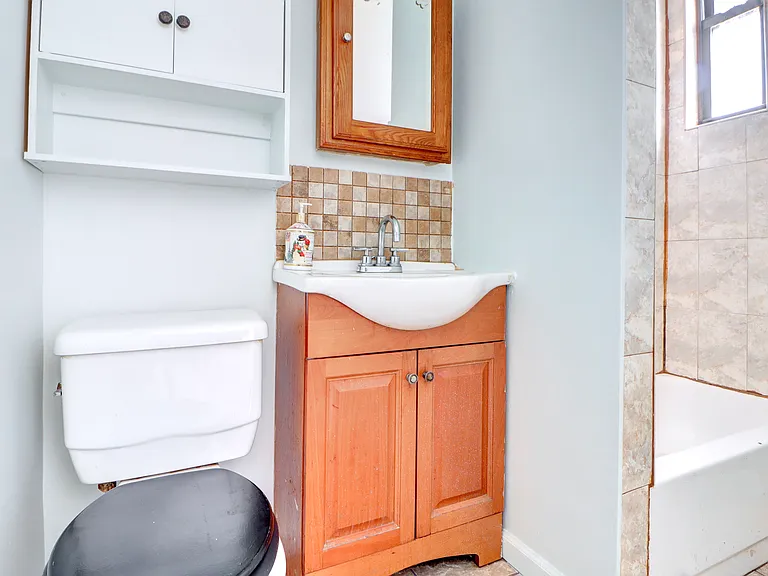 2020 Greene Ave #2R — Photo 8