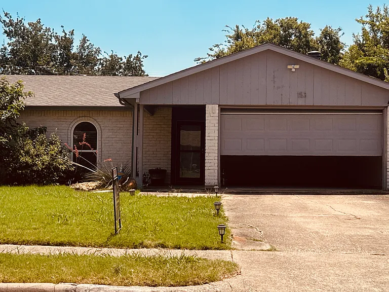 153 W Way Dr — Photo 1