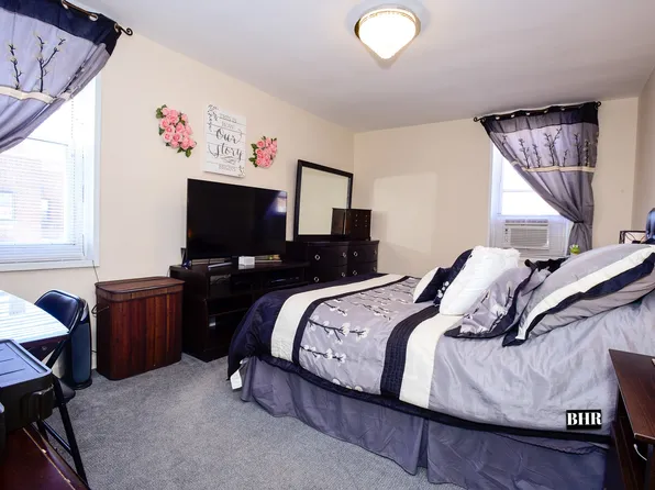 2461 East 29th Street image 1 of 11