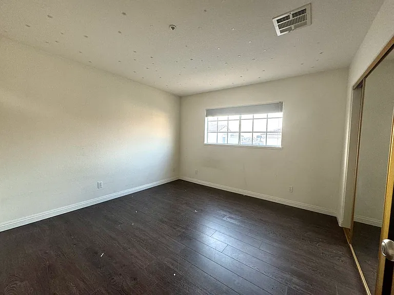 439 S Alhambra Ave — Photo 7