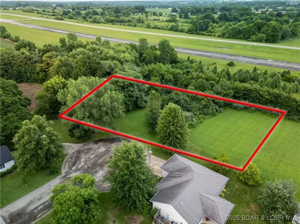 E Haynes St, Eldon, MO 65026