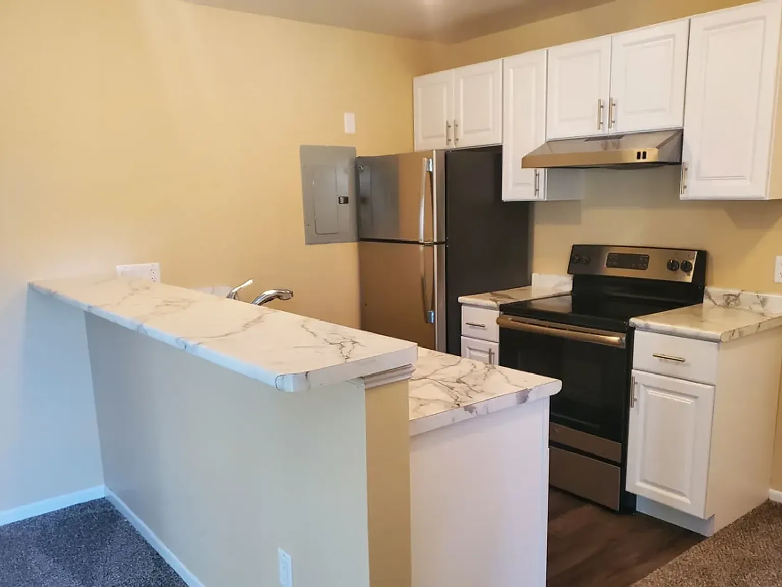 Summit Hill Apartments — Photo 1