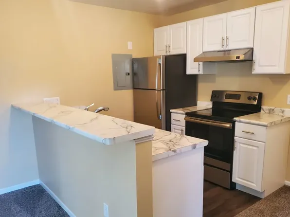 Summit Hill Apartments