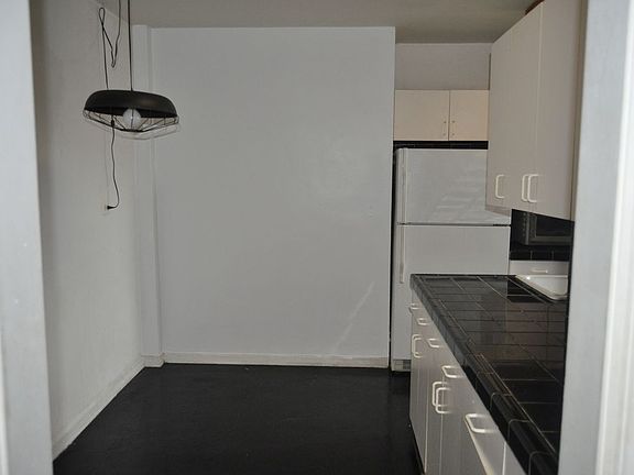 4th image of 4821 40th St APT 5J